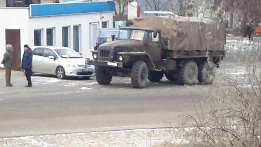 Шалару подогнал тягачи к танку, который хочет снести