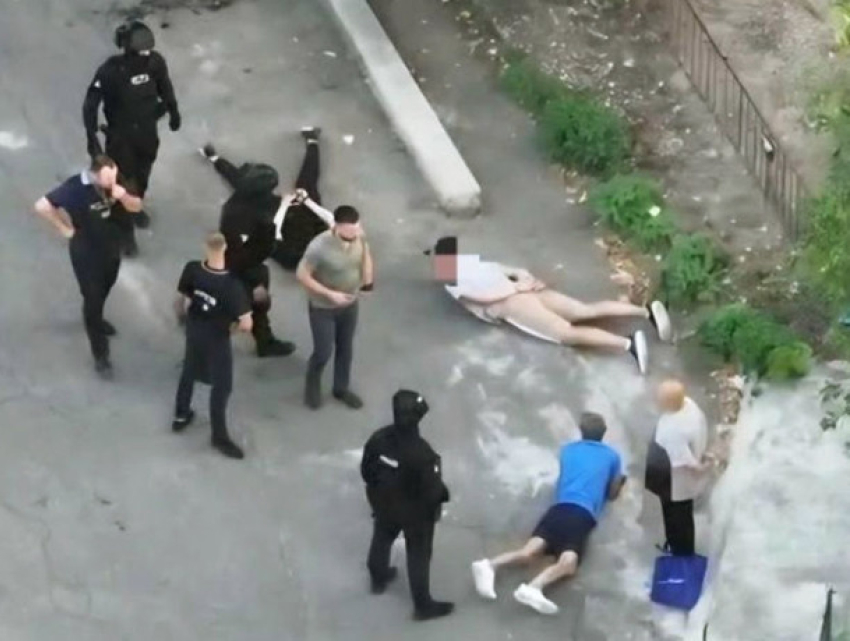 Сходка на кладбище: в Бельцах задержали участников криминальной группировки