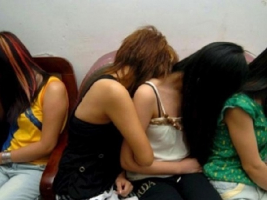 Несовершеннолетних девушек вынудила стать проститутками банда кишиневских сутенеров 