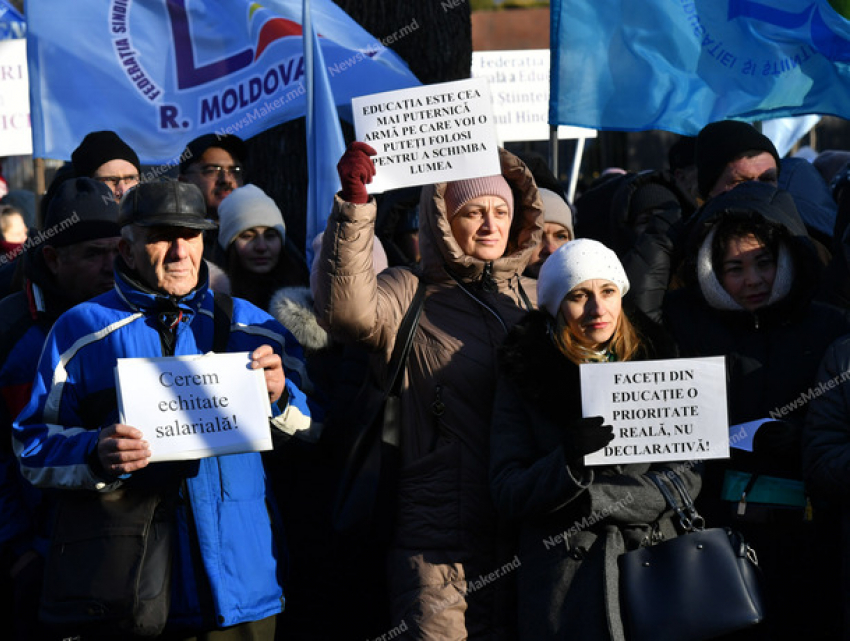 Учителя выйдут на протест в Кишиневе из-за невыполнения обещаний по зарплатам