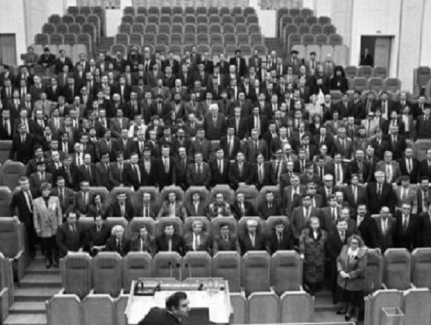Ровно 32 года назад состоялось первое заседание первого парламента Молдовы