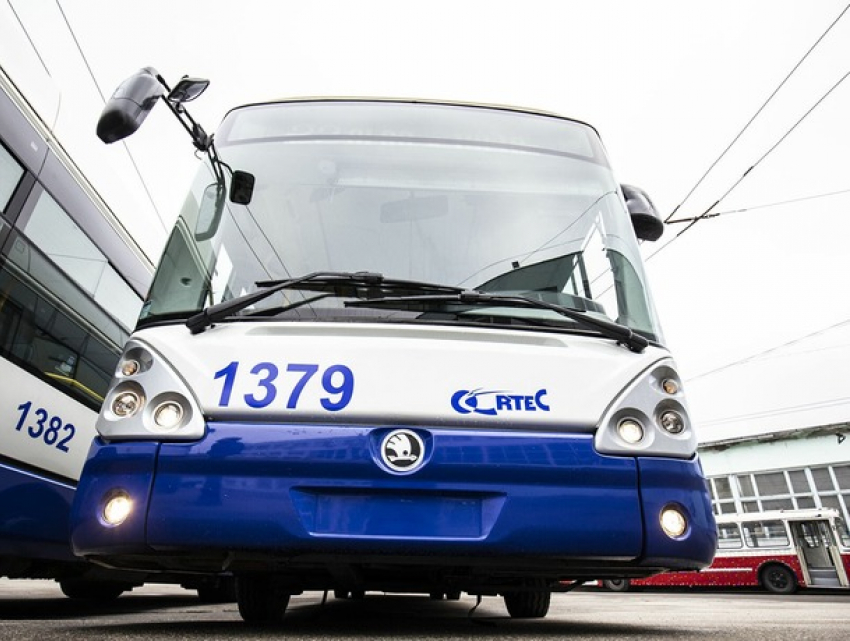 В центре Кишинева мужчина скончался в троллейбусе