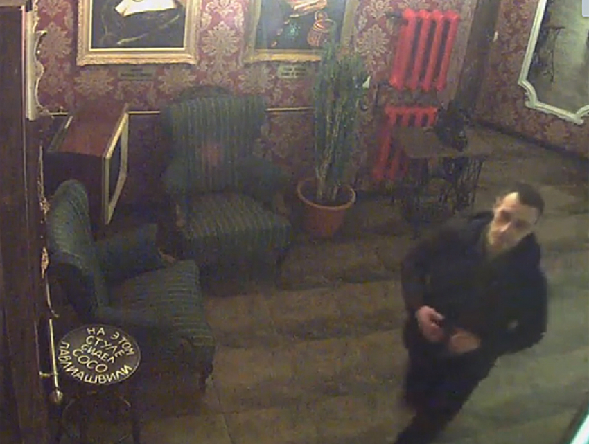 Липкий воришка, промышляющий в ресторанах Кишинева, попал на видео 