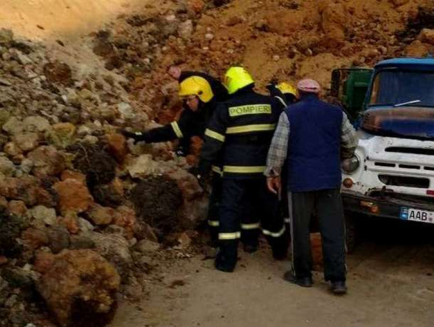Спасатели нашли тело мужчины, засыпанного песком в Кагульском районе