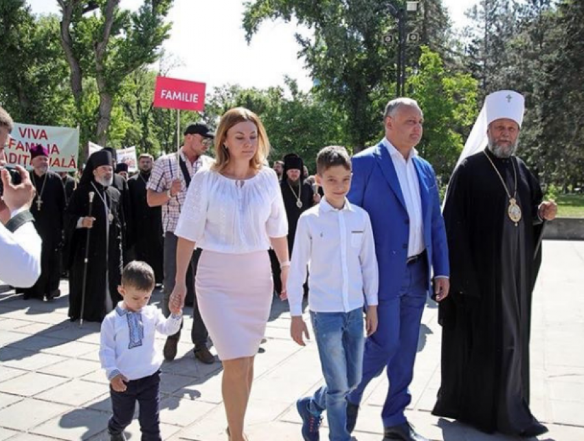 Президент Молдовы возглавил марш в защиту традиционных семейных ценностей