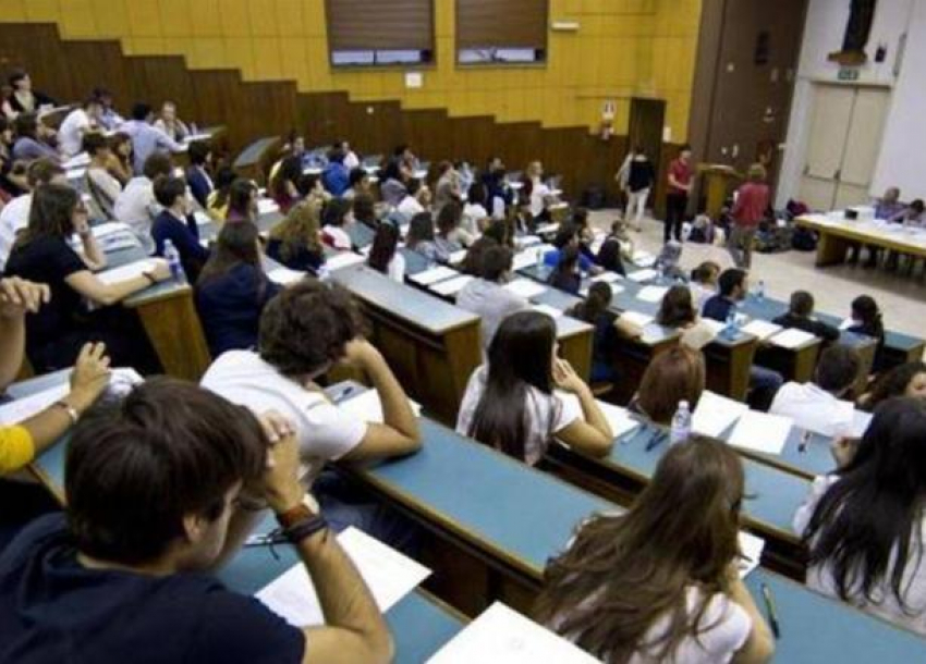 Преподаватель одного из учебных заведений оскорбляет студентов за неподготовленные задания