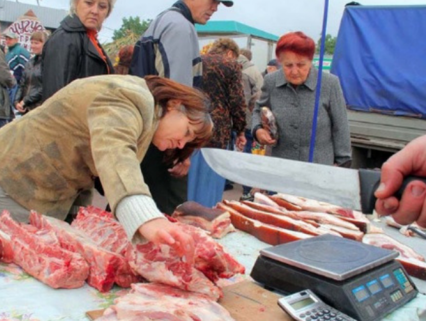 Власти Кишинева будут бороться с незаконной уличной торговлей мяса и молочных продуктов