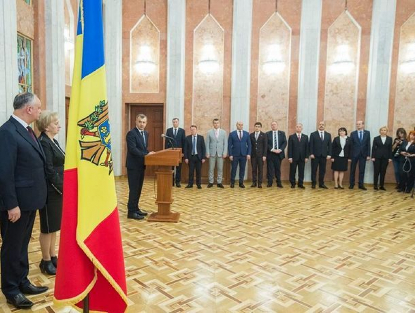 Президент Молдовы принял присягу нового правительства