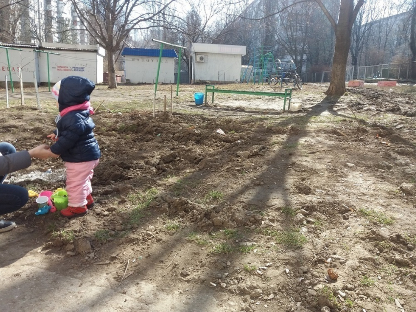 Послание «грязнуле года» Дорину Киртоакэ: Посмотри, с чем играют дети в Кишиневе!