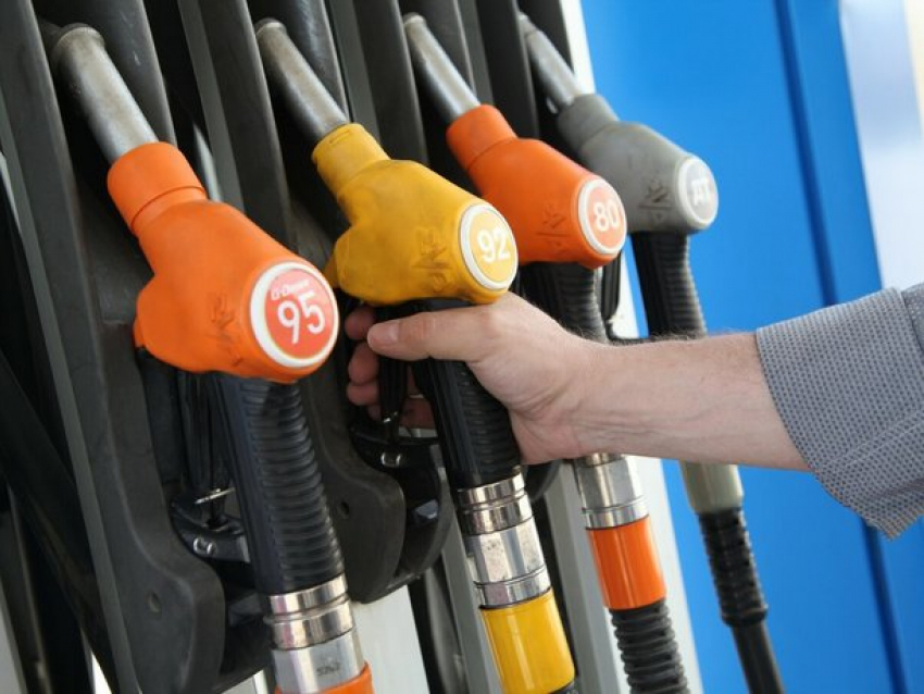 Ограничение цен на топливо доказало свою эффективность в Молдове, - эксперт 