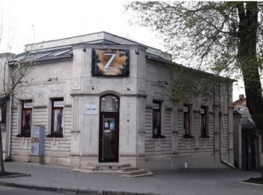 Со здания магазина Zbrands зачем-то сняли букву «Z»