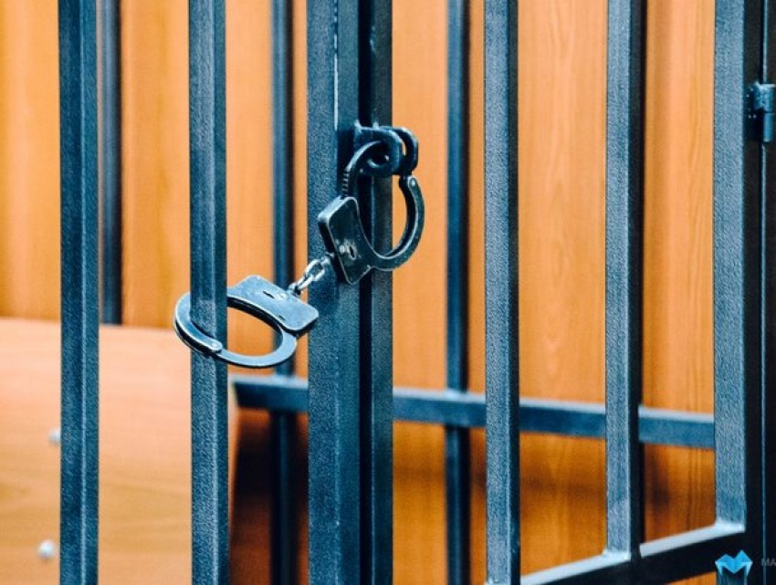 Азербайджанец изнасиловал школьницу из Кишинева и получил 13 лет