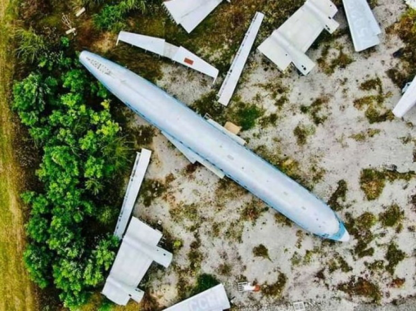 В Кишиневе приступили к установке кафе-самолета