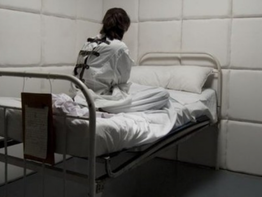 Пациенты психиатрических больниц Молдовы жалуются на насилие, изоляцию и дискриминацию