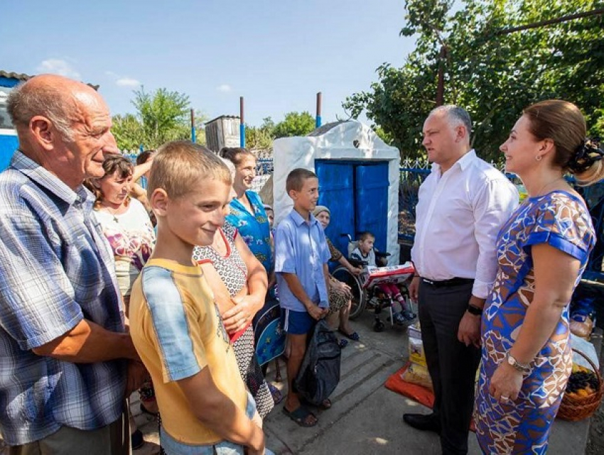 Мечту беременной матери троих детей и ее мужа исполнили Игорь Додон с женой