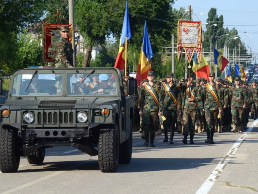 "Дно молдавской независимости» - парад списанной американской техники в Кишиневе