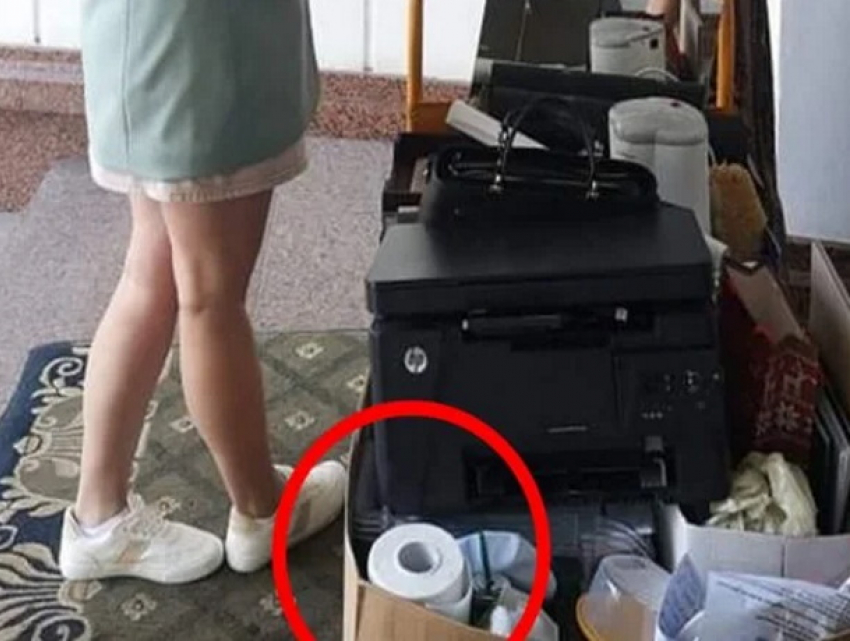 Они уходят из парламента с самыми теплыми воспоминаниями и туалетной бумагой