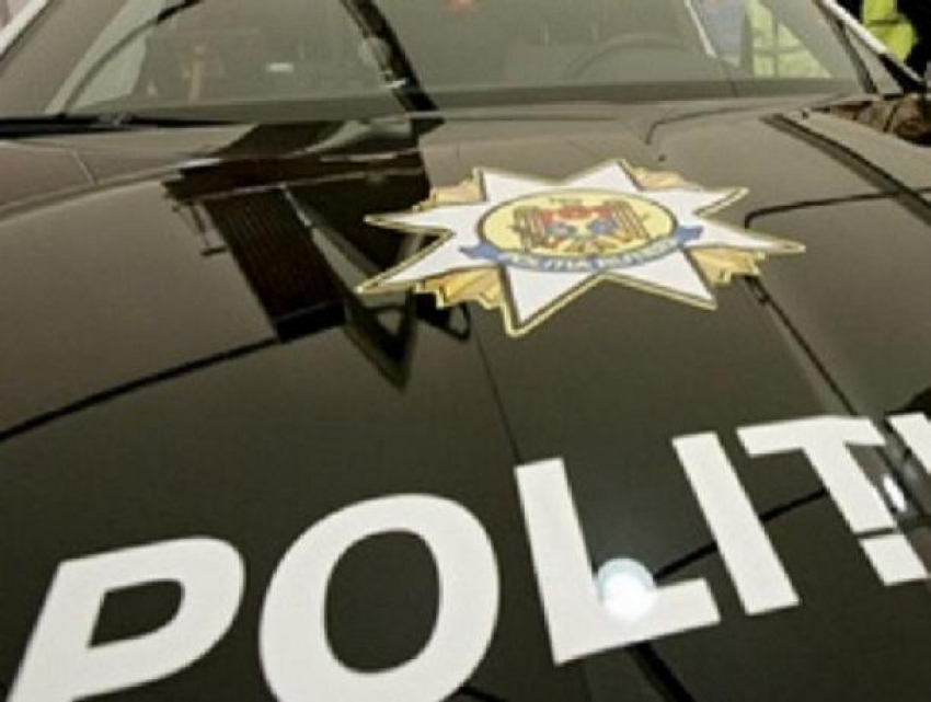 Задержаны двое несовершеннолетних, укравших портмоне с 13 тысячами леев из салона автомобиля Chrysler