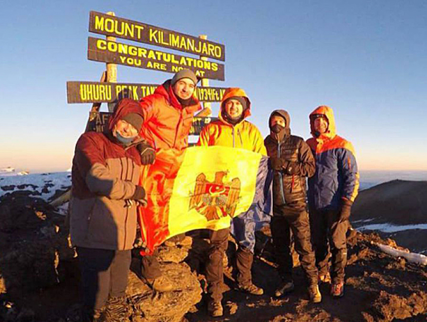 Экстремальный подъем на Килиманджаро «на пределе возможностей» совершили пятеро выходцев из Молдовы 