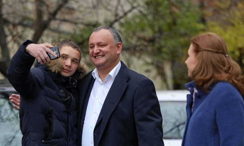 На московском участке 89% граждан Молдовы проголосовали за Додона