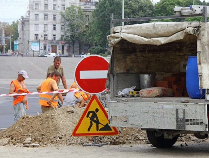 Ремонт дорог в Кишиневе полностью остановили из-за некачественного асфальта