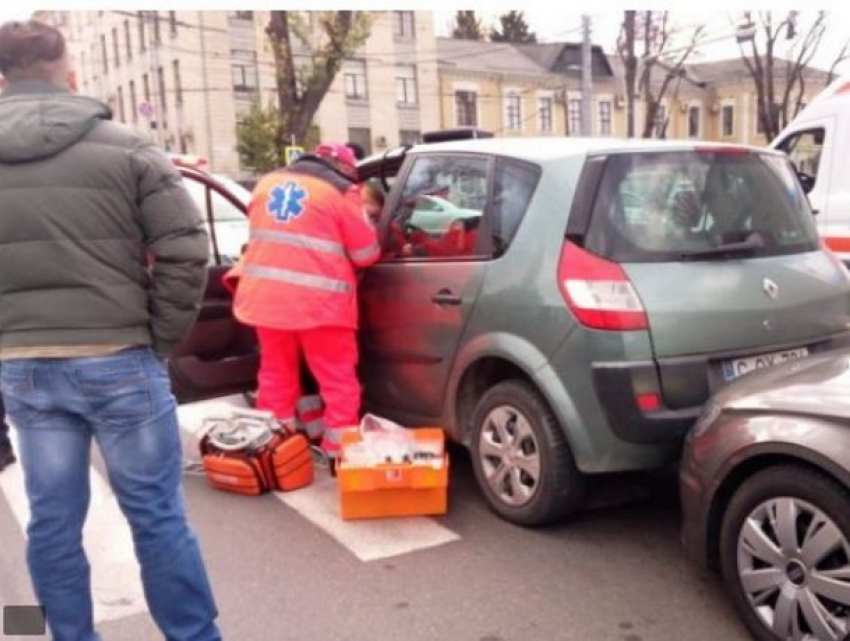 В Кишинёве у водителя произошла остановка сердца и он попал в ДТП