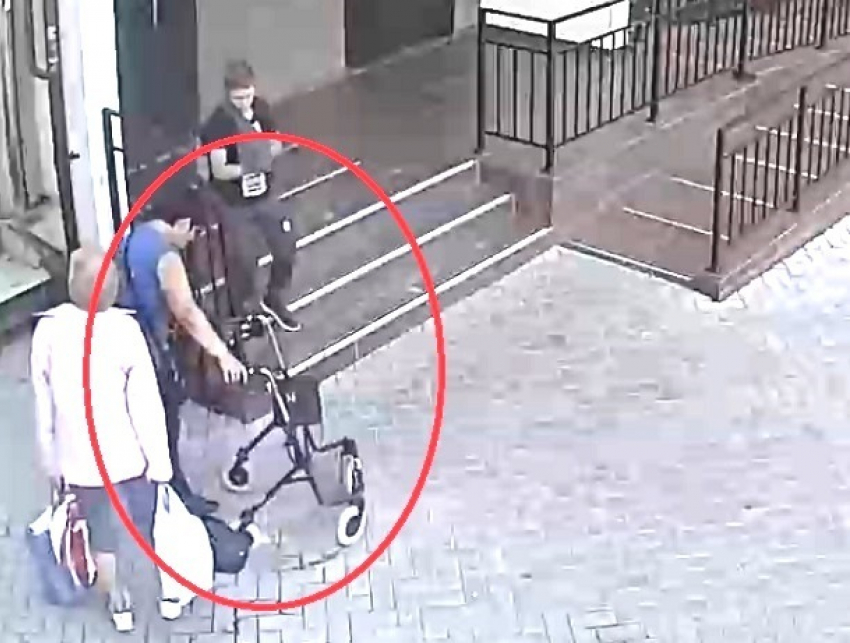 "Для мужа": школьная учительница украла ходунки у инвалида в Кишиневе