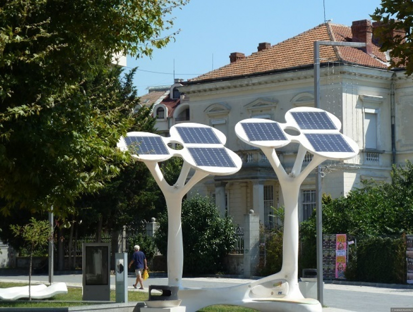 В Кишиневе появятся деревья из электрических  панелей и напечатанные на принтере скамейки 