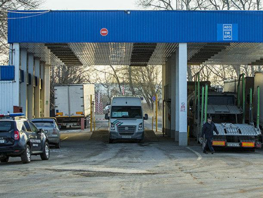 На границе с Украиной и Румынией открываются все таможенные посты