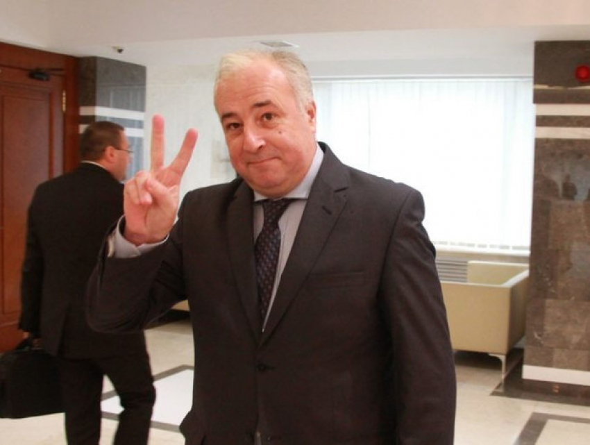 Экс-депутат, жаловавшийся на низкую зарплату, осужден за незаконное обогащение