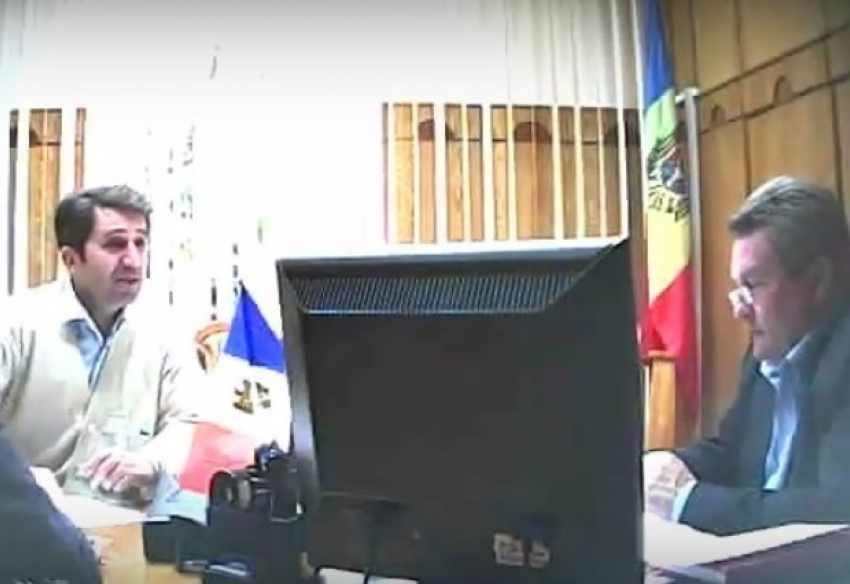 Опубликовано видео, как вице-примар Кишинева требует «доли» за подпись