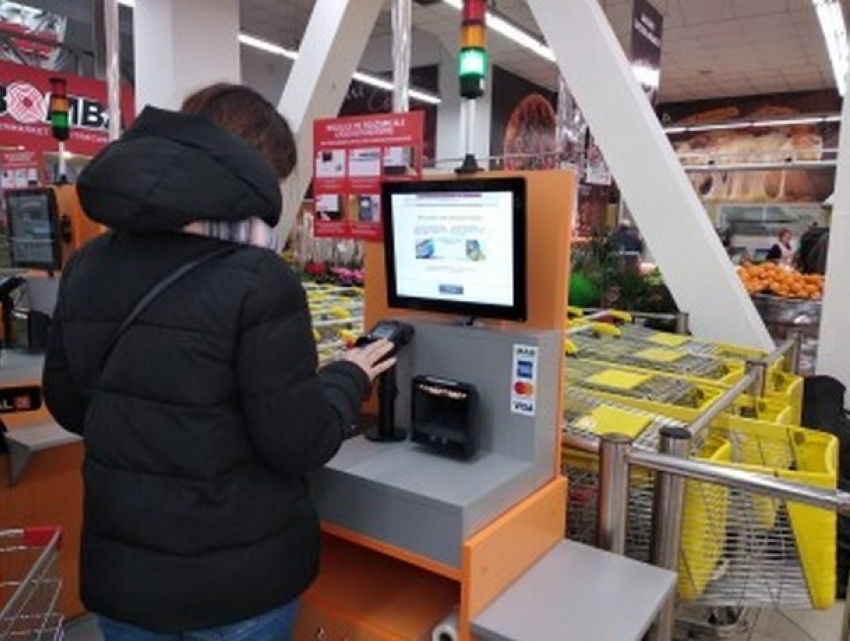 Зона самообслуживания для держателей банковских карт появилась в столичном гипермаркете