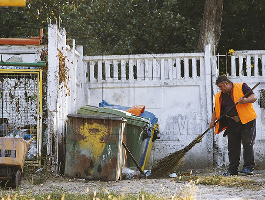 Труп неизвестного мужчины обнаружили на площадке для мусора на Чеканах 