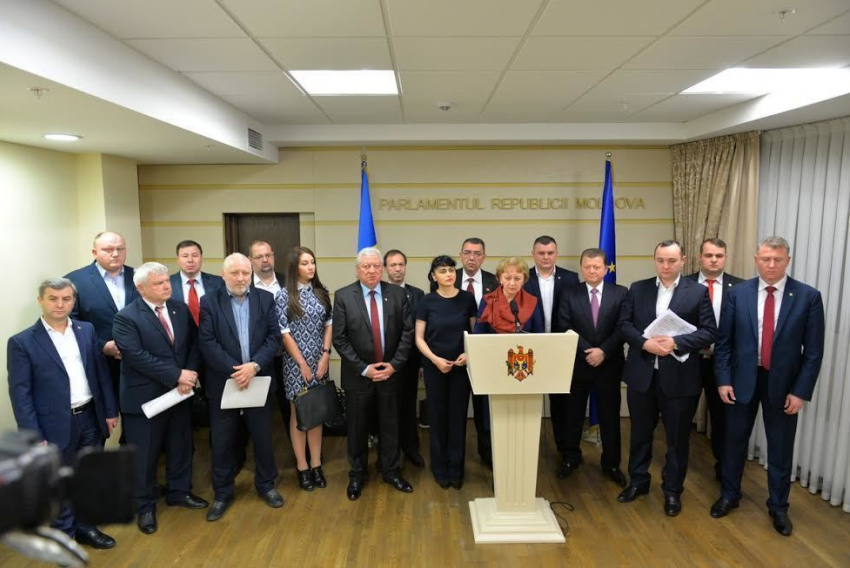 Фракция ПСРМ в полном составе покинула заседание парламента 