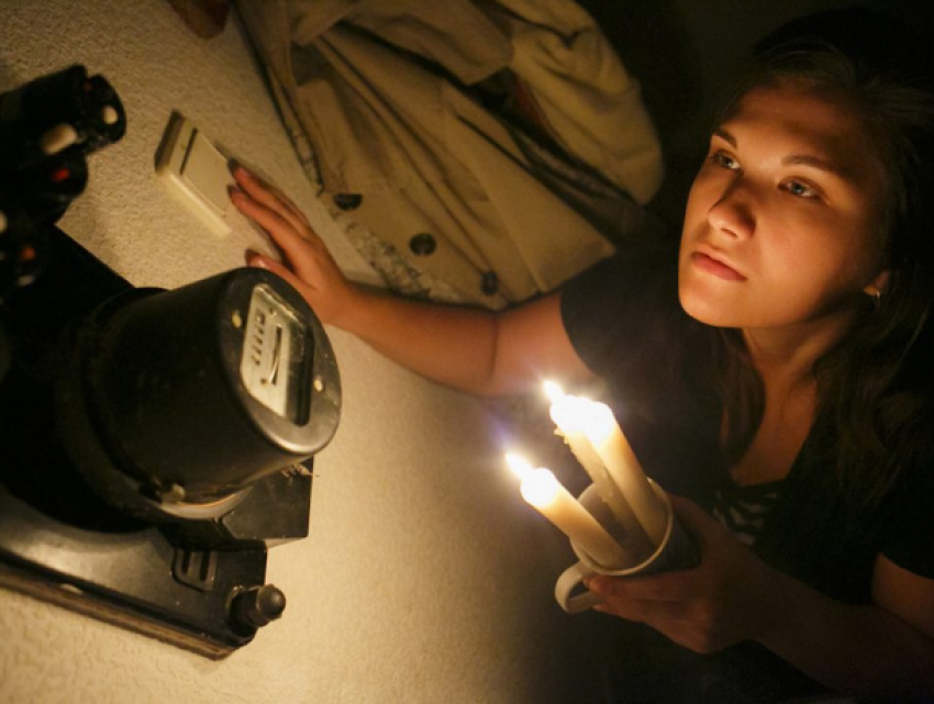 Тысячи жителей Кишинева и Молдовы проведут понедельник без электричества