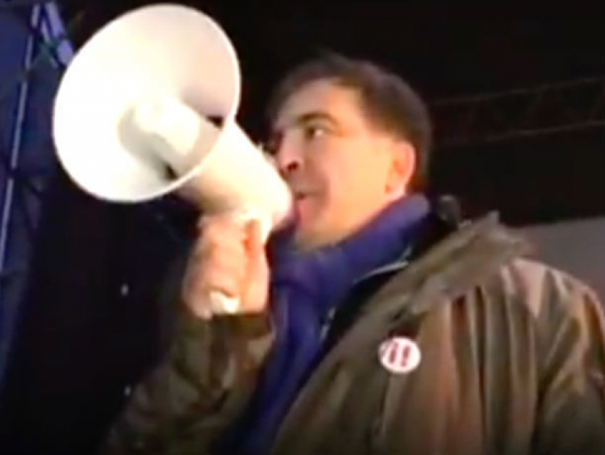 Вооруженная до зубов гвардия Порошенко спровоцировала столкновения в Киеве, - Саакашвили