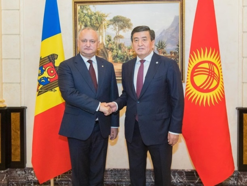 Президенты Молдовы и Кыргызстана встретились в Ереване