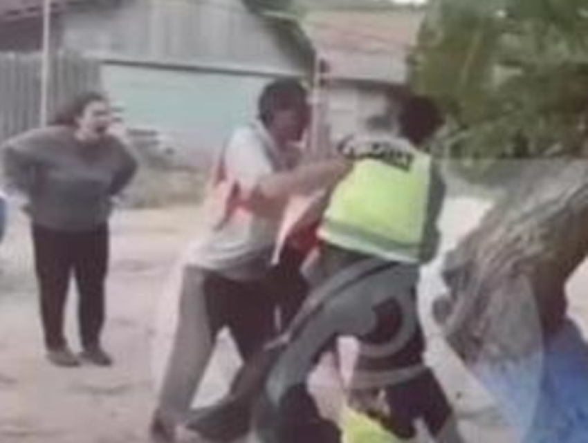 В Кагуле произошло нападение на двух полицейских
