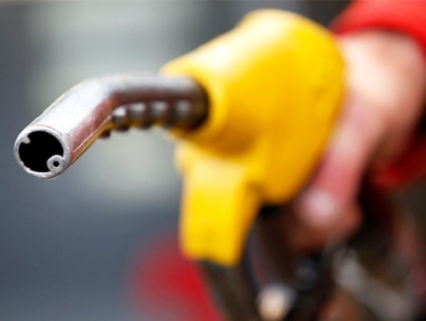 Цены на топливо в Молдове вновь снизились