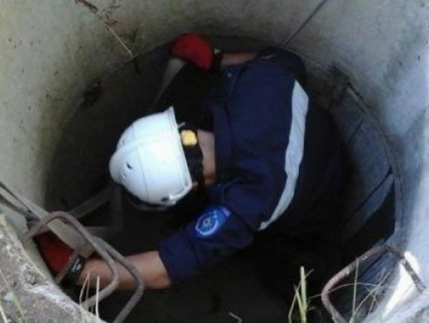 Женщина упала в открытый канализационный люк на улице Кишинева