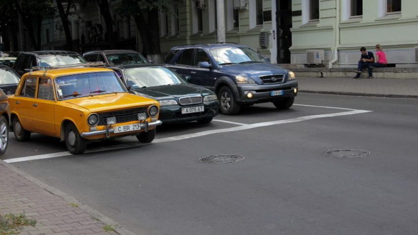 В Кишиневе взялись за дорожную разметку, но вновь сделали с браком