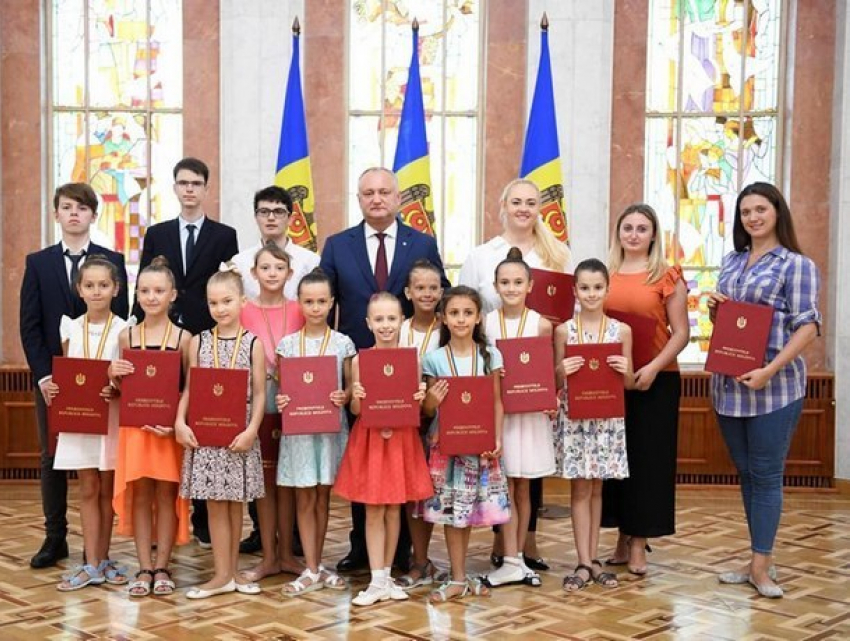 Почетные дипломы президента вручены победителям олимпиад, юным гимнастам и их тренерам 