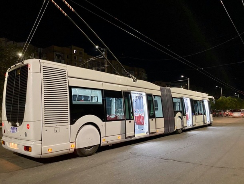 В Кишиневе протестировали супермодный троллейбус