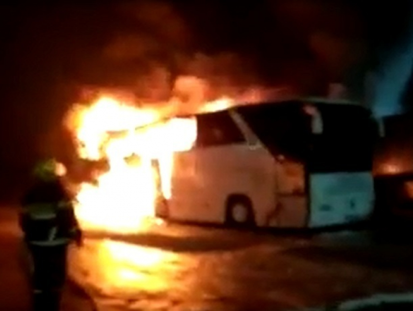 Преступник устроил поджог в автобусной базе, где снимался ролик Партии социалистов