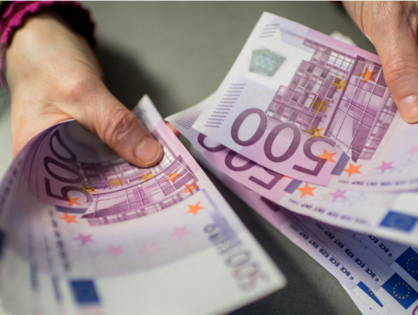 Утверждены новые правила по ввозу валюты в Молдову