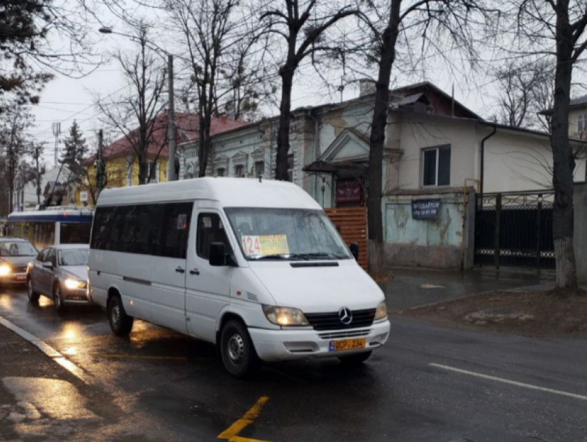 Забастовка в разгаре - многие микроавтобусы возят пассажиров