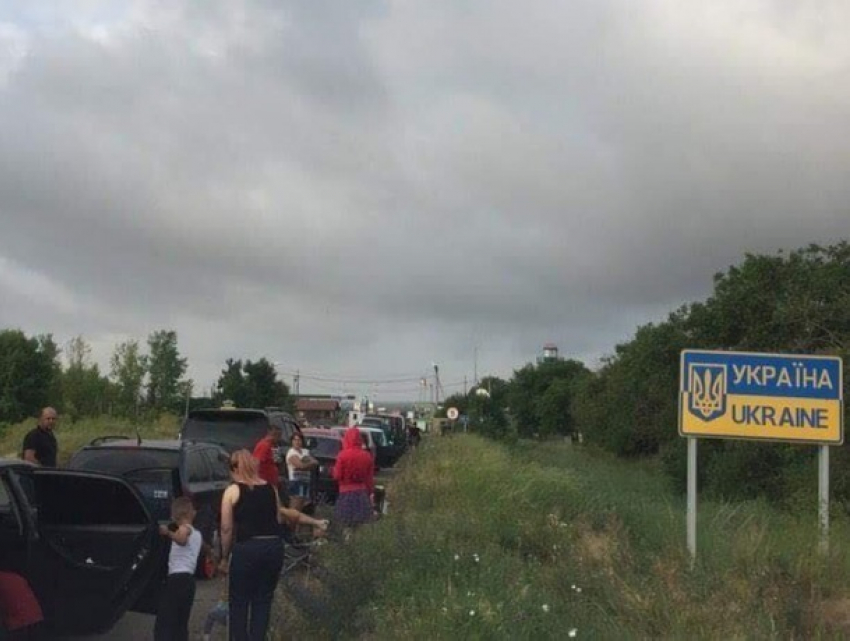 КПП Тудора-Староказачье оказался заблокированным из-за технической неисправности