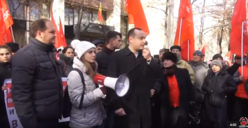 Сотни людей потребовали отставки Николая Тимофти 