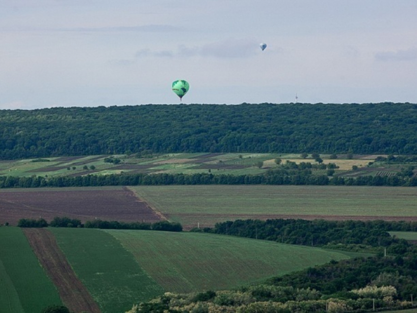 Потрясающие виды Молдовы с высоты сняли пассажиры воздушных шаров