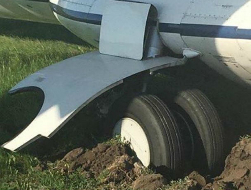 Среди пассажиров румынского самолета при неудачной посадке в аэропорту Кишинева возникла паника